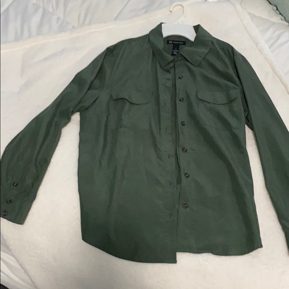 Cute button down - Picture 1 of 3